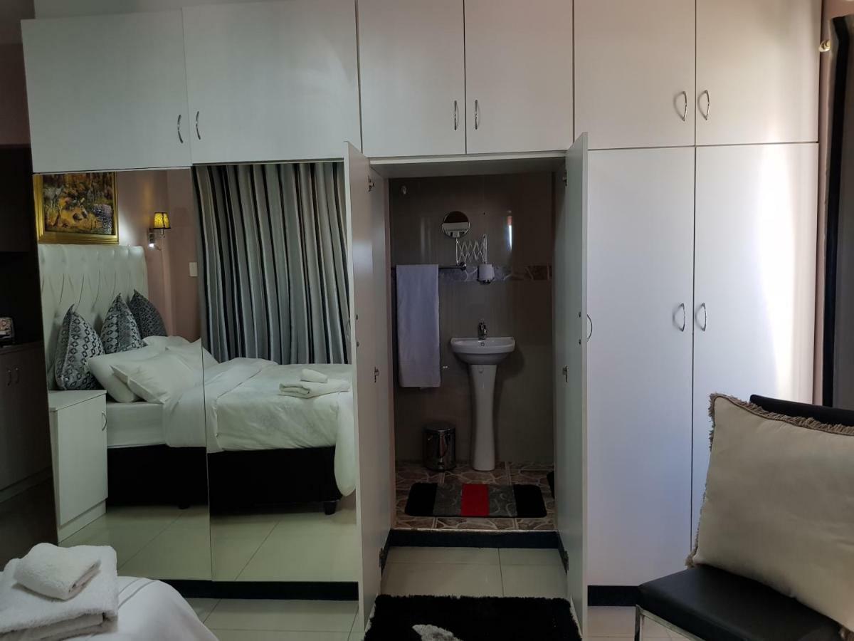 Rjs Guesthouse 德班 外观 照片